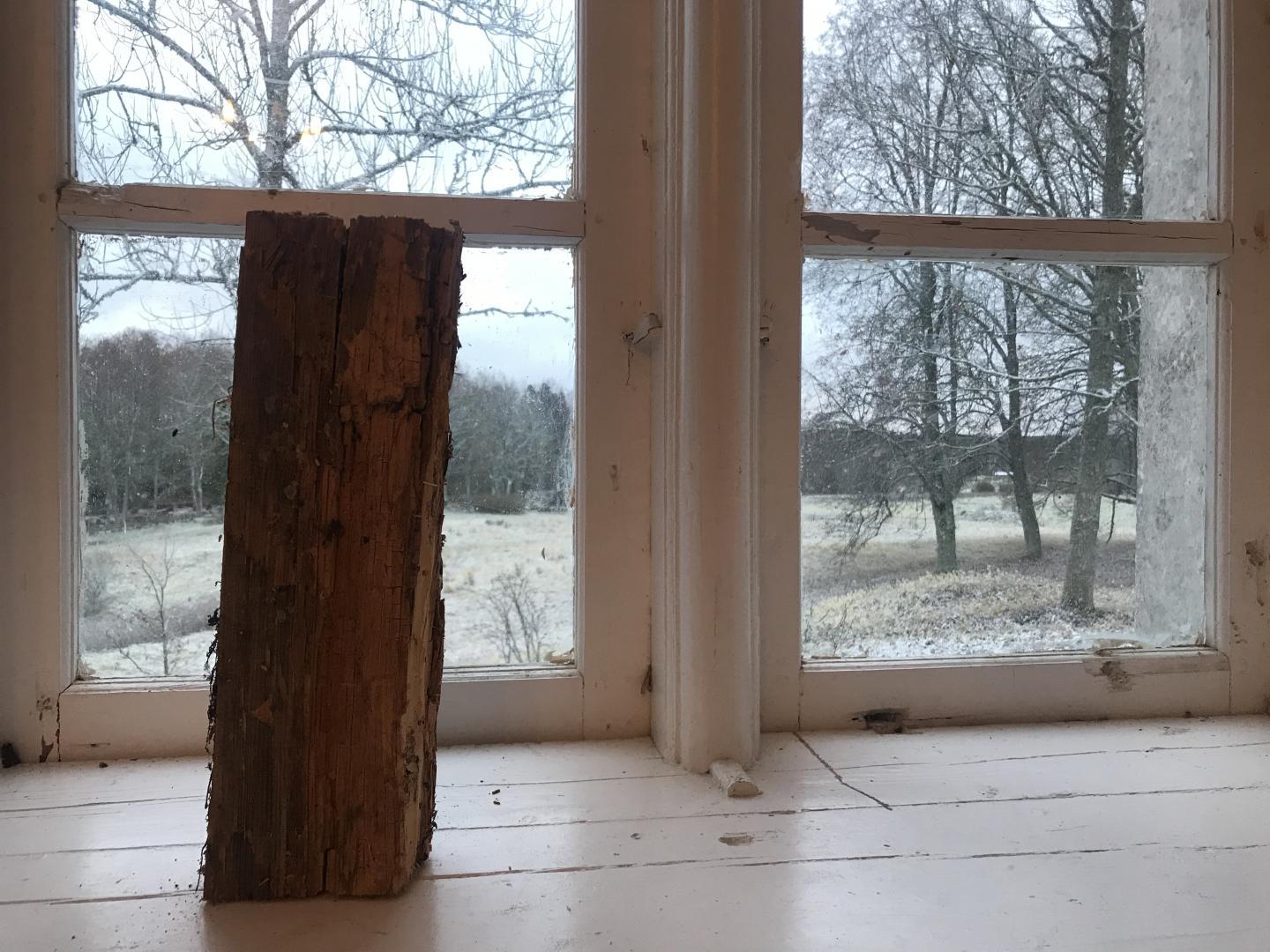 Fragments no sapuvušajiem baznīcas torņa balstiem