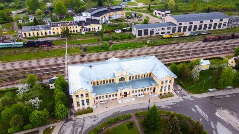 Gulbenes dzelzceļa mezgls no putna lidojuma