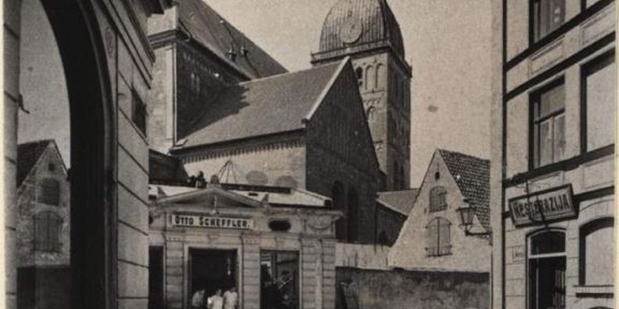 Sena fotogrāfija ar skatu uz Doma baznīcu