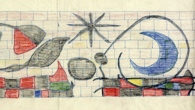 Krāsains, abstrakts zīmējums, kas atgādina sienas gleznojumu uz ķieģeļu fona. Zīmējumā dominē stilizētas, organiskas formas tumši pelēkā un melnā krāsā ar sarkanām, zilām, dzeltenām un zaļām detaļām. Redzami elementi, kas atgādina putnu, spirāli, zvaigzni, pusmēnesi un neregulārus laukumus. Viss ir ieturēts raupjā, bet rotaļīgā stilā, ar līnijām, kas izskatās uzzīmētas ar krītu vai krāsu zīmuli. Fons ir kvadrātveida režģis, kas imitē ķieģeļu sienu.