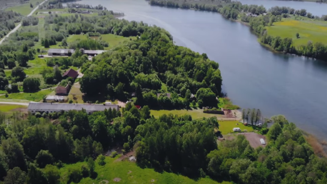 Skats uz Briģenes muižu, fotografēts ar dronu