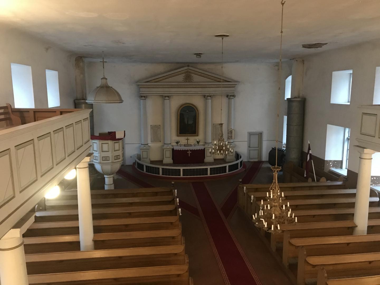 Baznīcas iekšskats - lūgšanu zāle