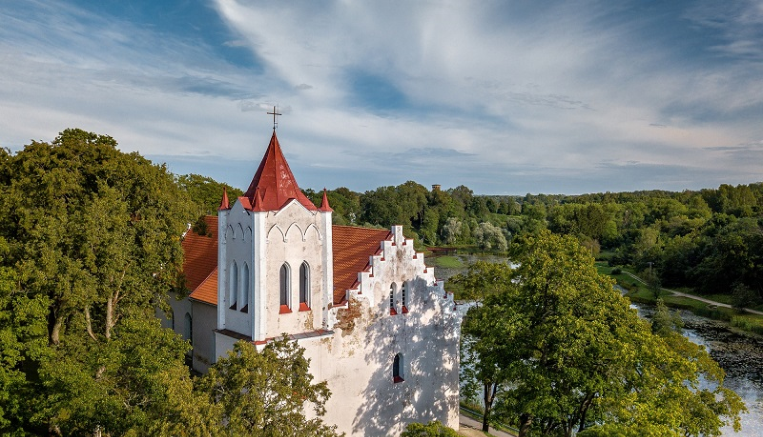 Aizputes Sv. Jāņa baznīca