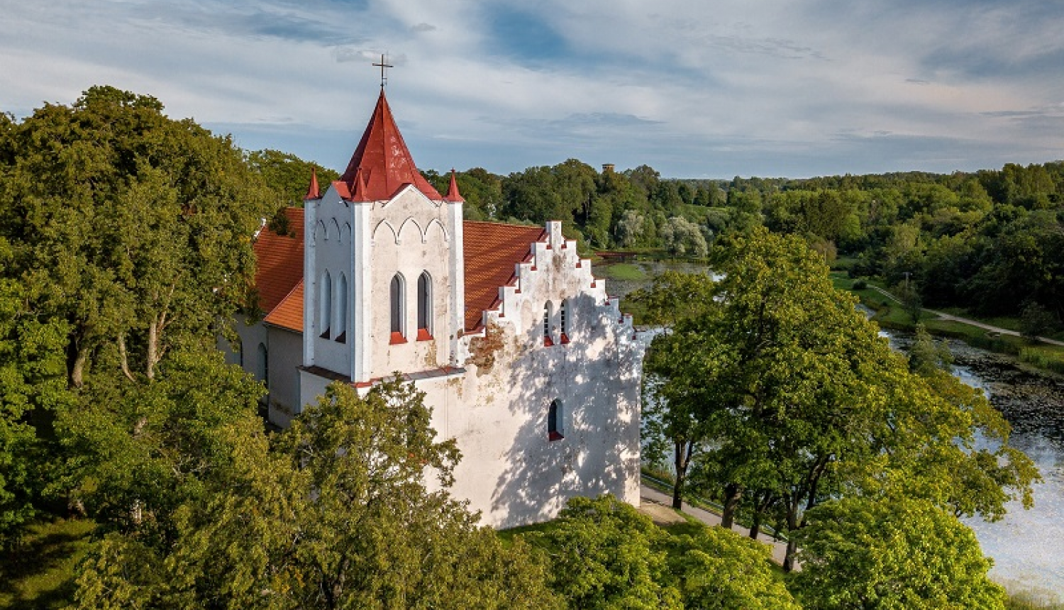 Aizputes Sv. Jāņa baznīca